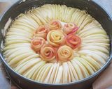Hình bước làm 4 của món Bánh táo hoa hồng