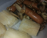 Foto del paso 7 de la receta: Salchichas de soja & champis al ajillo con yuca de guarnición