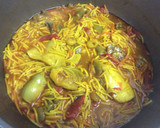 Foto del paso 3 de la receta: Fideos con alcachofas, merluza y gambas 🍲
