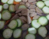 Foto langkah ke 3 dari resep Sayur bening oyong.