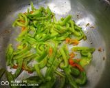 A picture of step 4 of Meet stir fry with vegetables.