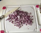 Paradicsom saláta lilahagymával recept fázis 2 fotója