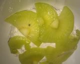 Foto del paso 2 de la receta: Requesón con dulce de frambuesa y kiwi
