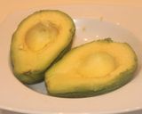 Foto del paso 1 de la receta: Tostada con Aguacate y  queso Provolone