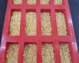 Foto del paso 2 de la receta: Barritas crujientes de copos de quinoa inflada