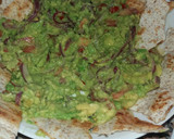 Foto del paso 5 de la receta: Wrap con frijoles y guacamole (plato vegetariano)