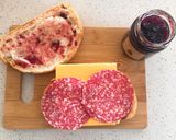 Hình bước làm 3 của món Ham&Salami Sandwiches