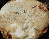 Foto del paso 4 de la receta: Tortillas de papa rallada sin freír