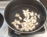 લસણ લીલી હળદર ગાજરનું ખાટું અથાણું (Lasan Lili Haldar Gajar Khatu Athanu Recipe In Gujarati) રેસીપી સ્ટેપ2ફોટો