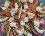 Foto del paso 1 de la receta: Ensalada de tomate, aguacate y espárragos