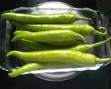 उपवासाच्या भरल्या मिरच्या (upwasachya bharlya mirchya recipe in marathi) रेसिपी स्टेप 1 फोटो 