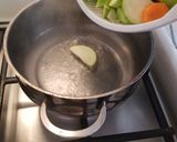 صورة لخطوة 1 من وصفة مرقة شجر او كوسة بالكاري والخضار🥒🥔🥕🍄