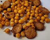 Foto del paso 4 de la receta Garbanzos en ensalada con sobrasada, butifarra y huevo
