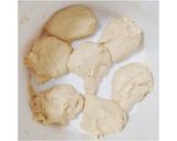 Foto langkah ke 2 dari resep Roti isi coklat dan keju.