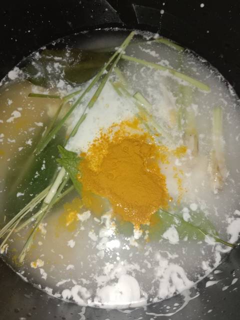 Langkah-langkah untuk membuat Resep Nasi Kuning Rice Cooker Praktis