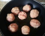 Foto del paso 2 de la receta: Albóndigas en salsa de vino dulce