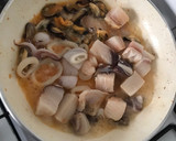 Foto del paso 4 de la receta: Zarzuela de pescado y gambones, low cost !!