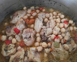 Foto del paso 6 de la receta: Guiso de garbanzos con pollo en olla exprés