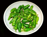 Foto del paso 3 de la receta: Pimientos de padrón salteados