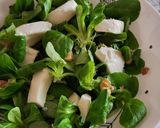 Foto del paso 2 de la receta: Ensalada sencilla de canónigos con queso y aguacate