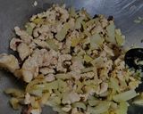 Foto langkah ke 3 dari resep Martabak Telur | Isi Daging Ayam.