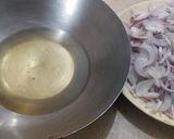 A picture of step 1 of Bhagari Piyaz(fried onion).