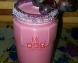 A picture of step 1 of Grapes smoothie.