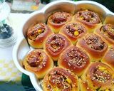 A picture of step 5 of Garlic pull apart rolls.
