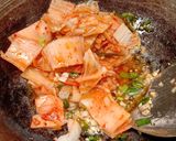 Foto langkah ke 1 dari resep Kimchi Bokkeumbap / Nasi Goreng Kimchi.