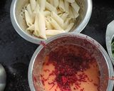 A picture of step 2 of Pink sauce pasta.
