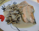 Foto del paso 2 de la receta: Salmón al vapor con champiñones y crema de salmón con gambas (Thermomix)