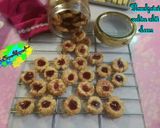 Foto langkah ke 5 dari resep Thumbprint cookies whit cheese (selai stawberry+blueberry).