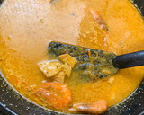 Foto del paso 3 de la receta: Arroz con pollo y gambas