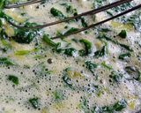 Foto del paso 4 de la receta: Tortilla de espinacas y ajos tiernos