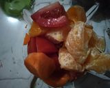 Foto langkah ke 3 dari resep Jus jeruk + tomat + wortel.