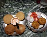 A picture of step 3 of Aloo tikki burger.