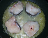 Foto del paso 3 de la receta: Merluza en salsa super fácil
