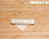 A picture of step 6 of Chicken springrolls.