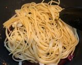 รูปขั้นตอนการทำที่ 3 ของ สปาเกตตี้ผัดพริกแห้งปลาหมึกSquid fried with spaghetti dried chili