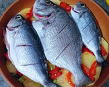 Foto del paso 4 de la receta: Cazuela de pescado de aparejo con patatas y ajos tiernos