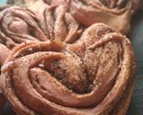 Foto del paso 7 de la receta: Rollitos de canela en forma de corazón