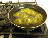Foto del paso 14 de la receta: Albóndigas de calamares pequeños, espinacas y gamba pelada