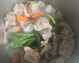 A picture of step 3 of Clear Beef Soup/Noodles.
