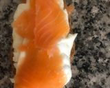 Foto del paso 5 de la receta: Bocadillo de salmón con queso fresco