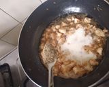 A picture of step 4 of Green Singaporiean Rice.