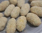 A picture of step 4 of Cheesy chicken croquettes.. 😍😍.