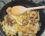Foto del paso 2 de la receta: Shiitake y vienesas salteadas