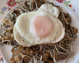 Foto del paso 5 de la receta: Huevos con gulas y champiñones