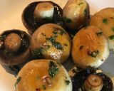 Foto del paso 4 de la receta: Champiñones a la plancha con ajos y perejil