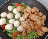 Foto langkah ke 3 dari resep Oseng buncis tahu telur puyuh.